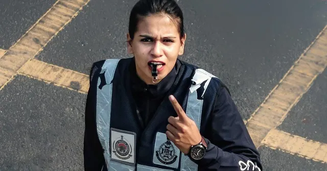 Meet Indore’s ‘Traffic Girl’, Whose Fun Moves Will Inspire You To Obey Road Rules