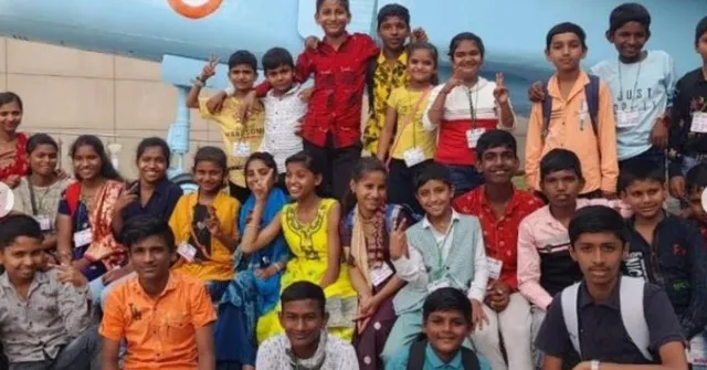 A Mobile Creche Cares For Kids of Migrant Labourers Till They Are 18, Helps Them Get Stable Jobs