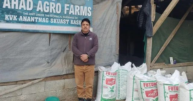 Farmer Earns Rs 1.5 Cr/Year Selling Vermicompost, Helps Unemployed Villagers Start Businesses