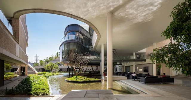 ‘Looks Like a Cruise Ship’: This Lake Office Surrounded by Hundreds of Trees Doesn’t Need ACs