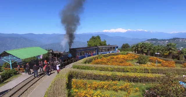 Darjeeling’s Toy Train Has Chugged Through the Himalayas Since 1881 — Here’s Why It’s a UNESCO Icon!