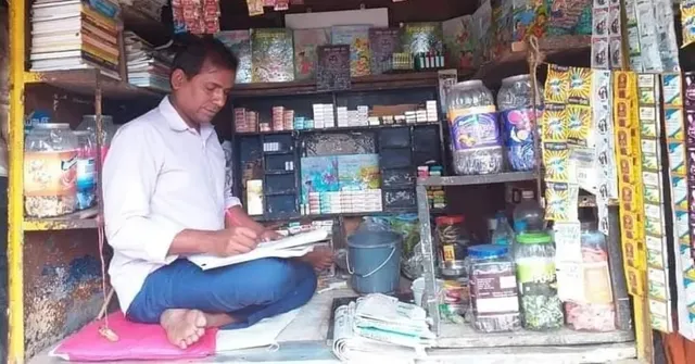 From a Flood-Hit Slum in Kolkata, This Paanwala Wrote 10 Books While Running His Tiny Shop