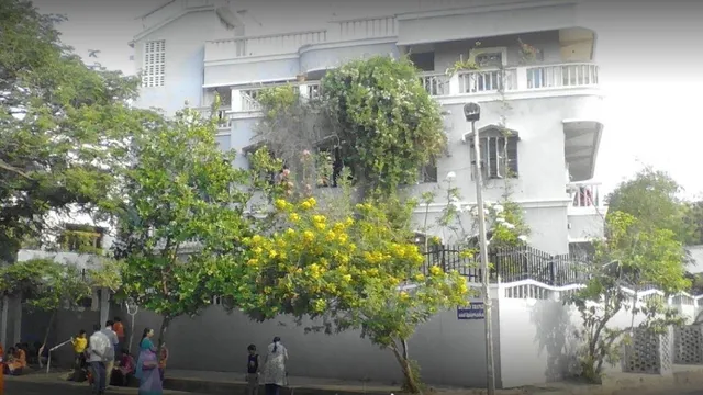 आँखों का प्राकृतिक इलाज: द स्कूल फॉर पर्फेक्ट आइसाइट