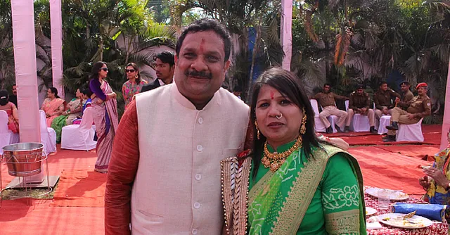 रांची : इस दंपत्ति ने अपनी शादी की पच्चीसवीं सालगिराह पर कराई 25 ग़रीब आदिवासी जोड़ों की शादी