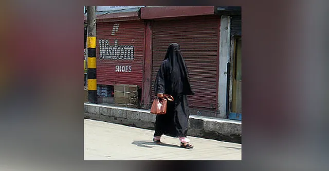 कश्मीर में उपद्रव के बीच, 40 किमी पैदल चलकर, घायलों के इलाज के लिए अस्पताल पहुंची ये नर्स !