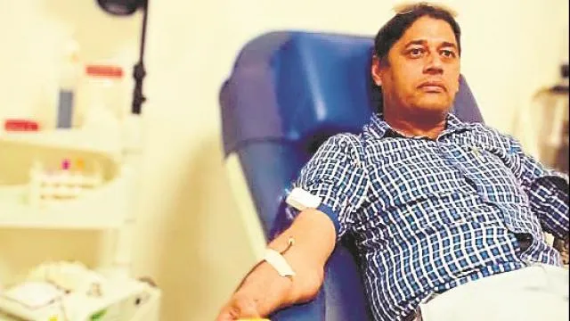 इस मुस्लिम युवक ने रोज़ा तोड़ बचायी एक अंजान हिन्दू की जान, रक्तदान करने के लिए खाया खाना!