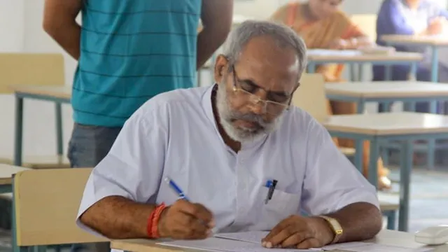 बेटियों के प्रोत्साहन पर राजस्थान के इस विधायक ने 40 साल बाद फिर से शुरू की पढ़ाई!