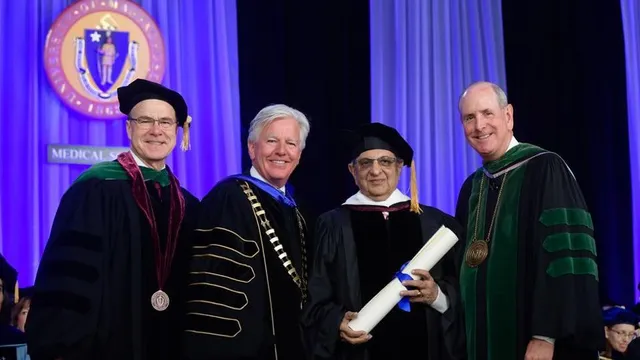 'डॉक्टर ऑफ़ ह्यूमन लेटर्स' डिग्री से सम्मानित होने वाले पहले भारतीय हैं साइरस पूनावाला!