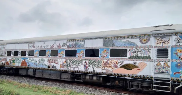 अब रेलगाड़ी पर होगी भारत की संस्कृति; देखिये ये खुबसूरत तस्वीरें!