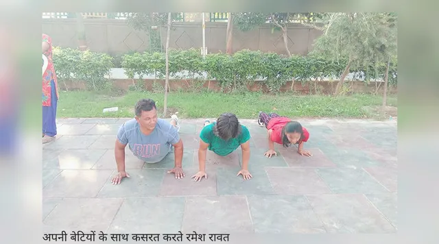 उत्तर-प्रदेश: बेटियों के लिए पिता ने छोड़ी नौकरी तो माँ ने गिरवी रखे गहने!