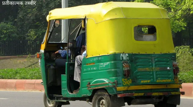 दिल्ली : अपनी जान जोखिम में डाल कर, ऑटो चालक ने माँ-बेटे को डूबने से बचाया!