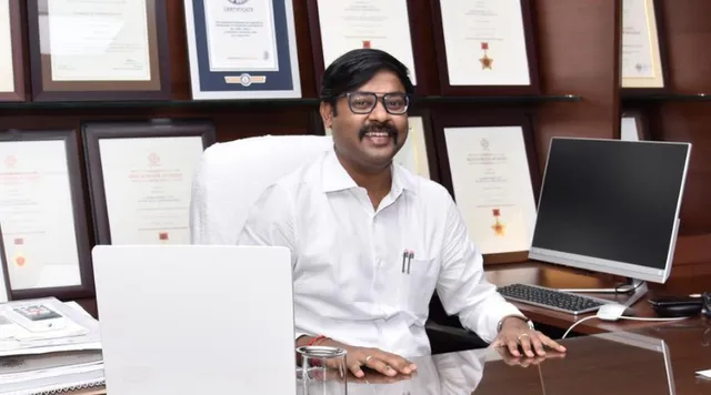 डॉक्टर और आइएएस अफ़सर विजयकार्तिकेयन की छात्रों को सलाह : 'प्लान बी' हमेशा तैयार रखें!