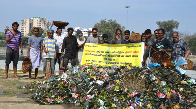 बदलाव : कभी भीख मांगकर करते थे गुज़ारा, आज साथ मिलकर किया गोमती नदी को 1 टन कचरे से मुक्त!