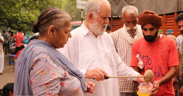 कभी सवा चार रूपये लेकर चंडीगढ़ आया था यह शख़्स; 38 साल से रोज़ लगाता है मुफ्त लंगर!