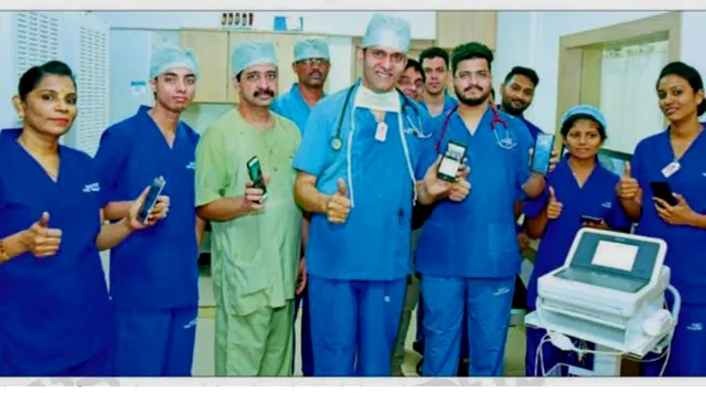 व्हाट्सअप ग्रुप के ज़रिये ग्रामीण इलाकों में ज़िंदगियाँ बचा रहे हैं ये डॉक्टर्स!