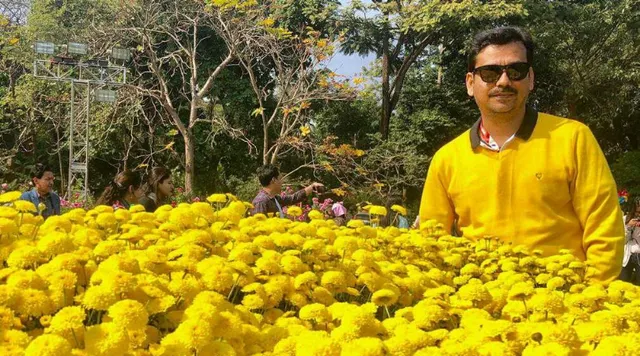 #गार्डनगिरी: प्रिंसिपल ने स्कूल में लगाए 300+ पौधे, छात्र बन रहे हैं पर्यावरण-रक्षक!