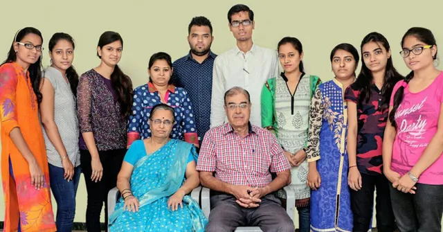 #हमराही: रिटायरमेंट के बाद झुग्गी के बच्चों की उठाई ज़िम्मेदारी, 15 साल बाद कोई सीए है तो कोई इंजीनियर!
