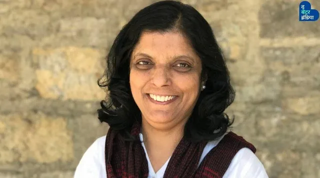 इस महिला ने छोड़ दी अपनी नौकरी ताकि हज़ारों बच्चों को न छोड़नी पड़े पढ़ाई!