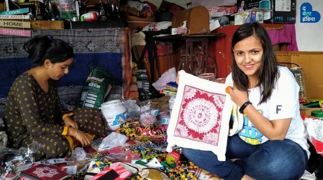 सुईं-धागे से लिखी सफलता की इबारत और गाँव को बना दिया 'हस्तशिल्प गाँव'!