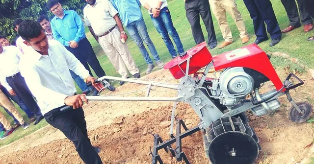 खराब पड़े स्कूटर के इंजन से किसानों के लिए सस्ता हैंड ट्रैक्टर बना देता है यह इंजीनियर