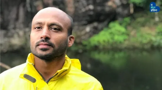 किसानों के खेतों में मुफ्त में फलों के पेड़ लगा रहे हैं विनोद और उनके साथी!