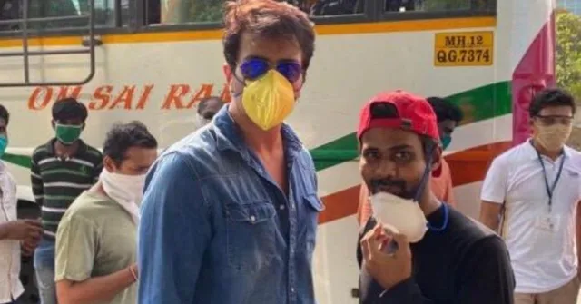 सोनू सूद और ज़रुरतमंदों के बीच की कड़ी है यह शख्स, लोगों को घर भिजवाने में अहम योगदान