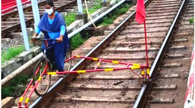 भारतीय रेलवे का जुगाड़, पुरानी साइकिल से बना दी 'रेल साइकिल', कर्मचारियों का काम हुआ आसान