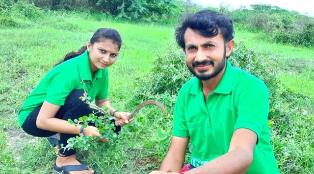 जंगलों से 11 लाख देसी बीज इकट्ठा कर लोगों को मुफ्त बाँट चुके हैं शिक्षक पति-पत्नी