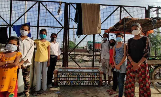 बच्चों की पहल, घर घर प्लास्टिक इकट्ठा कर, बना दिए पब्लिक बेंच