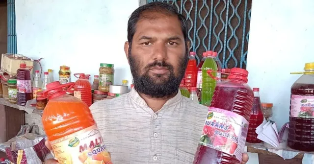 गाँव में शुरू किया अचार, स्क्वाश का Village Business, 800 किसानों से खरीदते हैं फल-सब्जियां