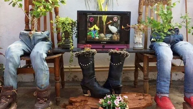 Planters and plant covers out of Denim jeans