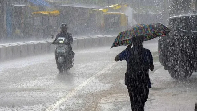 Rain in West Bengal: আবহাওয়া ধীরে ধীরে বদলাতেই ফের বৃষ্টির সম্ভাবনা,  সপ্তাহ ঘুরলেই প্রবল দুর্যোগ?