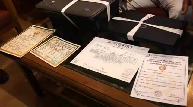 போலி நீட் சான்றிதழ்: திண்டுக்கல் அரசு மருத்துவக் கல்லூரி மாணவி, சர்வேயர்  தந்தை, தாய் குடும்பத்துடன் கைது