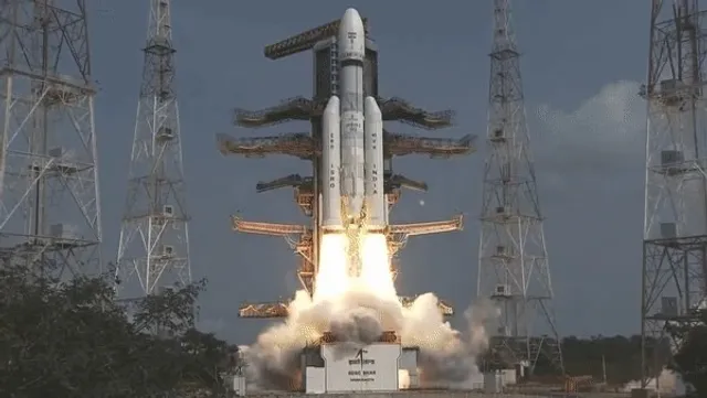 ବିରାଟ ବିମାନରେ ବଡ଼ ସାଟେଲାଇଟ୍