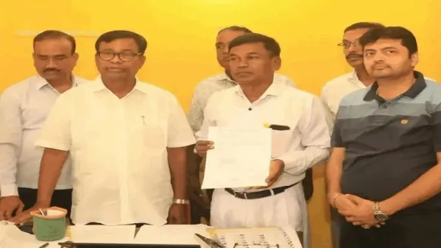 ନାମାଙ୍କନ ଭରିଲେ ଘାସିରାମ ମାଝୀ