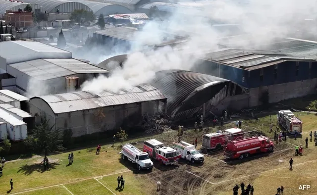 8hm5fs6c_mexico-plane-crash_625x