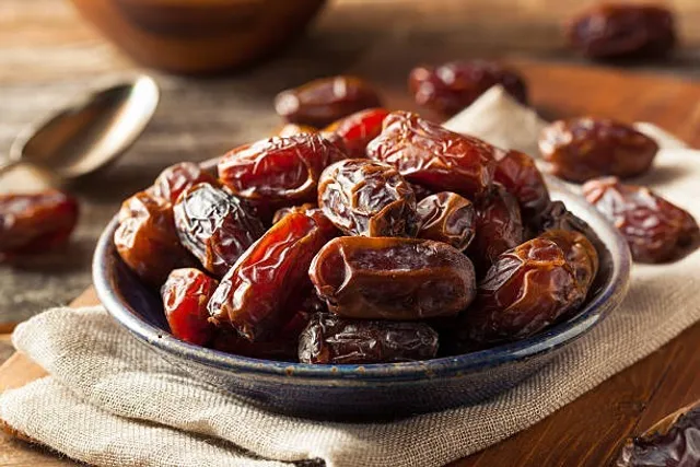 raw-organic-medjool-dates