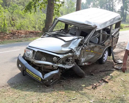 ଭଂଜନଗରରେ ମର୍ମନ୍ତୁଦ ସଡକ ଦୁର୍ଘଟଣା, ଜଣେ ମୃତ ଚାରି ଜଣ ଆହତ