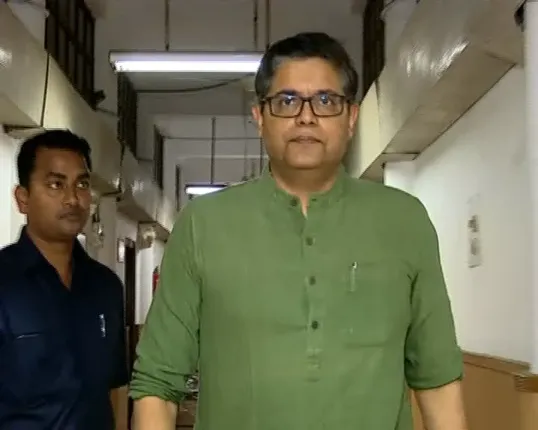 ତାଳଚେରରେ ବୈଜୟନ୍ତ ହଟହଟା: ବକେୟା ବିଦ୍ୟୁତ ବିଲ୍ ନେଇ ବାଟ ଓଗାଳିଲେ ଯୁବକ