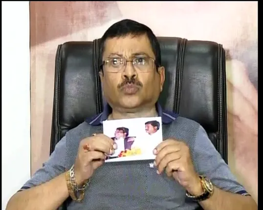 ସଂଜୟ ଦାସ ବର୍ମାଙ୍କୁ ପୁଣି ଲୁଲୁଙ୍କ ଟାର୍ଗେଟ : ଚିଟଫଣ୍ଡ ଲିଙ୍କ ନେଇ ଗଣମାଧ୍ୟମ ଆଗରେ ଦେଖାଇଲେ ଫଟୋ