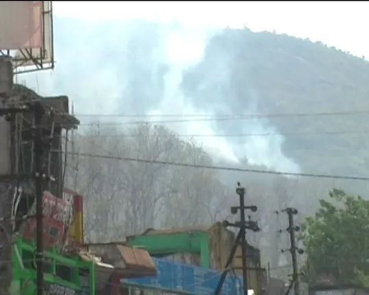 ଆୟତ ହେଲା ରୁଖୀ ପାହାଡ ନିଆଁ