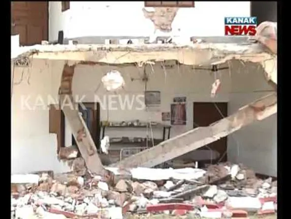 ବାବାଙ୍କ ଛାତିରେ ବୁଲଡୋଜର୍