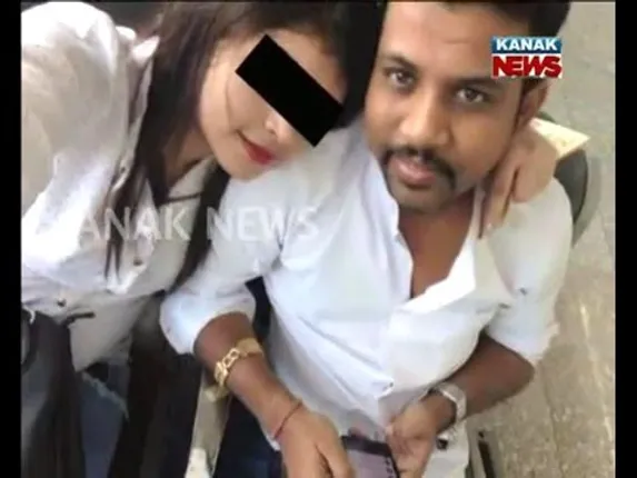 ପେଡ୍ ଗର୍ଲଫ୍ରେଣ୍ଡ