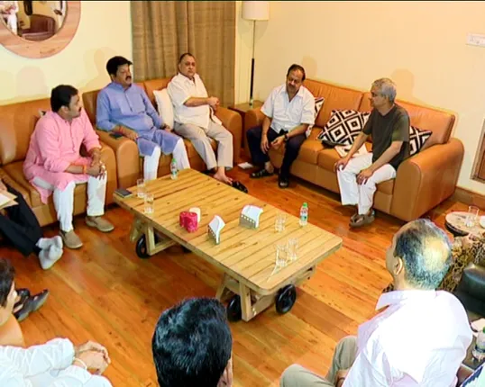 କୁହୁଳୁଛି ସଂଜୟ-ତଥାଗତ ବିବାଦ