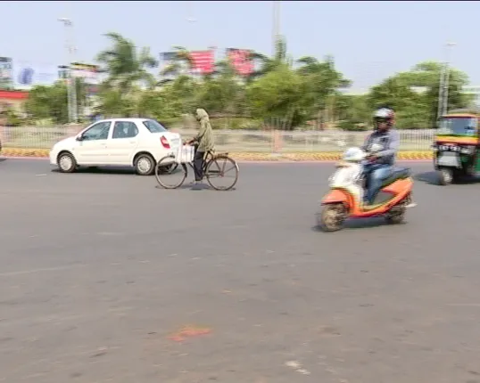 ପ୍ରଚଣ୍ଡ ଖରାରେ ଜଳୁଛି ରାଜଧାନୀ,ହିଟ୍ ୱେଭର ସତର୍କ ସୂଚନା ଜାରି କଲା ପାଣିପାଗ ବିଭାଗ