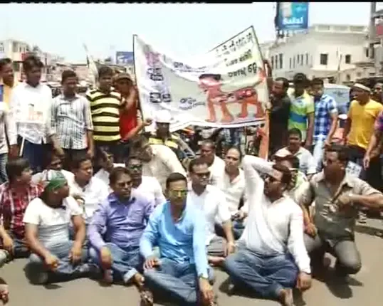 ତେଜିଲା ପାଜେରୋ ରାଜନୀତି, ସଂଜୟଙ୍କ ଇସ୍ତାଫା ଦାବିକଲେ ପ୍ରସାଦ