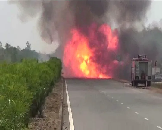 ରାଜରାସ୍ତାରେ ନିଆଁର ରାଜ