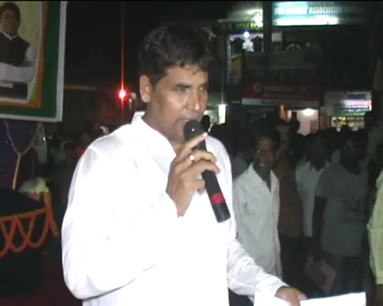 ଭାଙ୍ଗିଗଲା ମନ୍ତ୍ରୀ ଅରୁଣ ସାହୁଙ୍କ ମଂଚ,ମଂଚ ତଳକୁ ଆସି ସମ୍ବୋଧିତ କଲେ ମନ୍ତ୍ରୀ