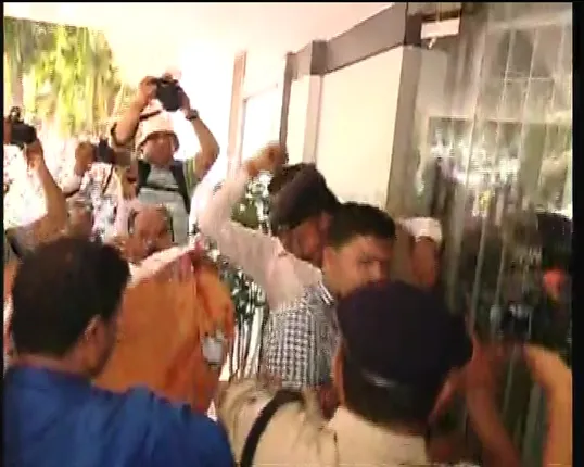 ୟୁଜର୍ସ ଫି ଆଦାୟକୁ ବିଜେପିର ବିରୋଧ: ବିଏମସି କାର୍ଯ୍ୟାଳୟରେ ଭଙ୍ଗାରୁଜା