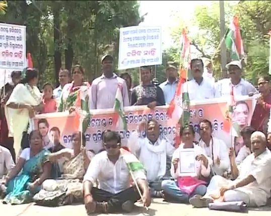 ଚିଟଫଣ୍ଡ୍ କମିଶନଙ୍କ ଇସ୍ତଫା ଦାବିରେ କଟକ ନଗର କଂଗ୍ରେସର ବିକ୍ଷୋଭ